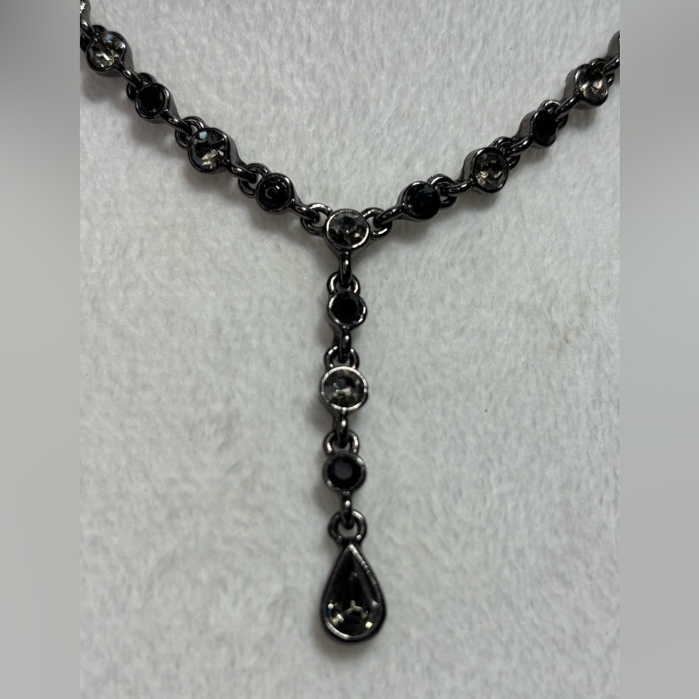 1928 Gun metal tear drop necklace with black and clear stones - Picture 2 of 4